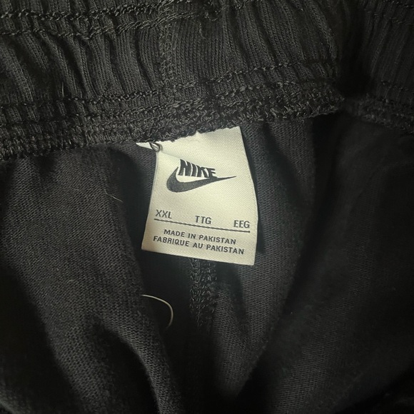 Men’s Nike sweatpants - Picture 2 of 5